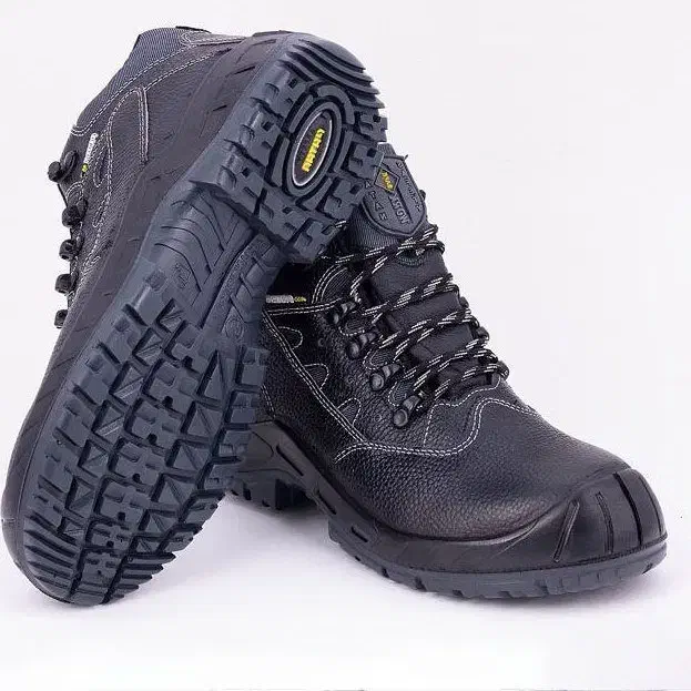 کفش کار|کیف، کفش، کمربند|دهق, |دیوار