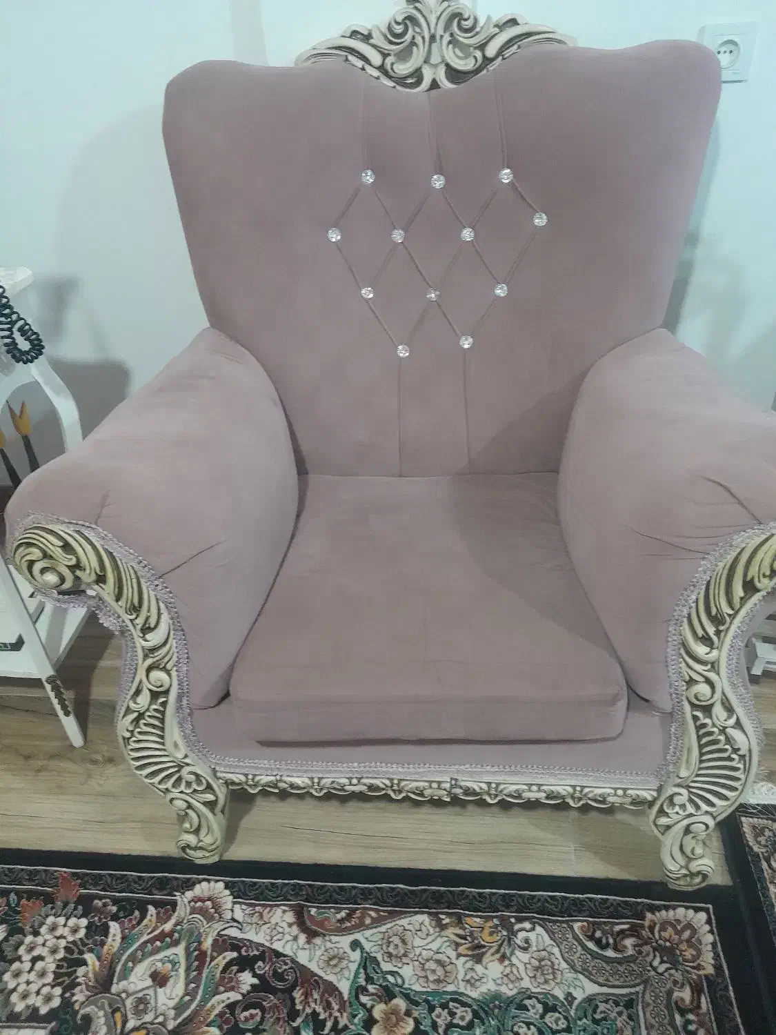 مبل|مبلمان خانگی و میز عسلی|گلوگاه بابل (گلیا), |دیوار