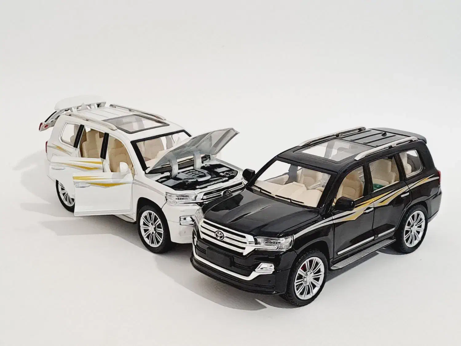 ماکت ماشین فلزی TOYOTA لندکروز اتاق ۲۰۰ دودزا|اسباببازی|تهران, خواجه نظام الملک|دیوار