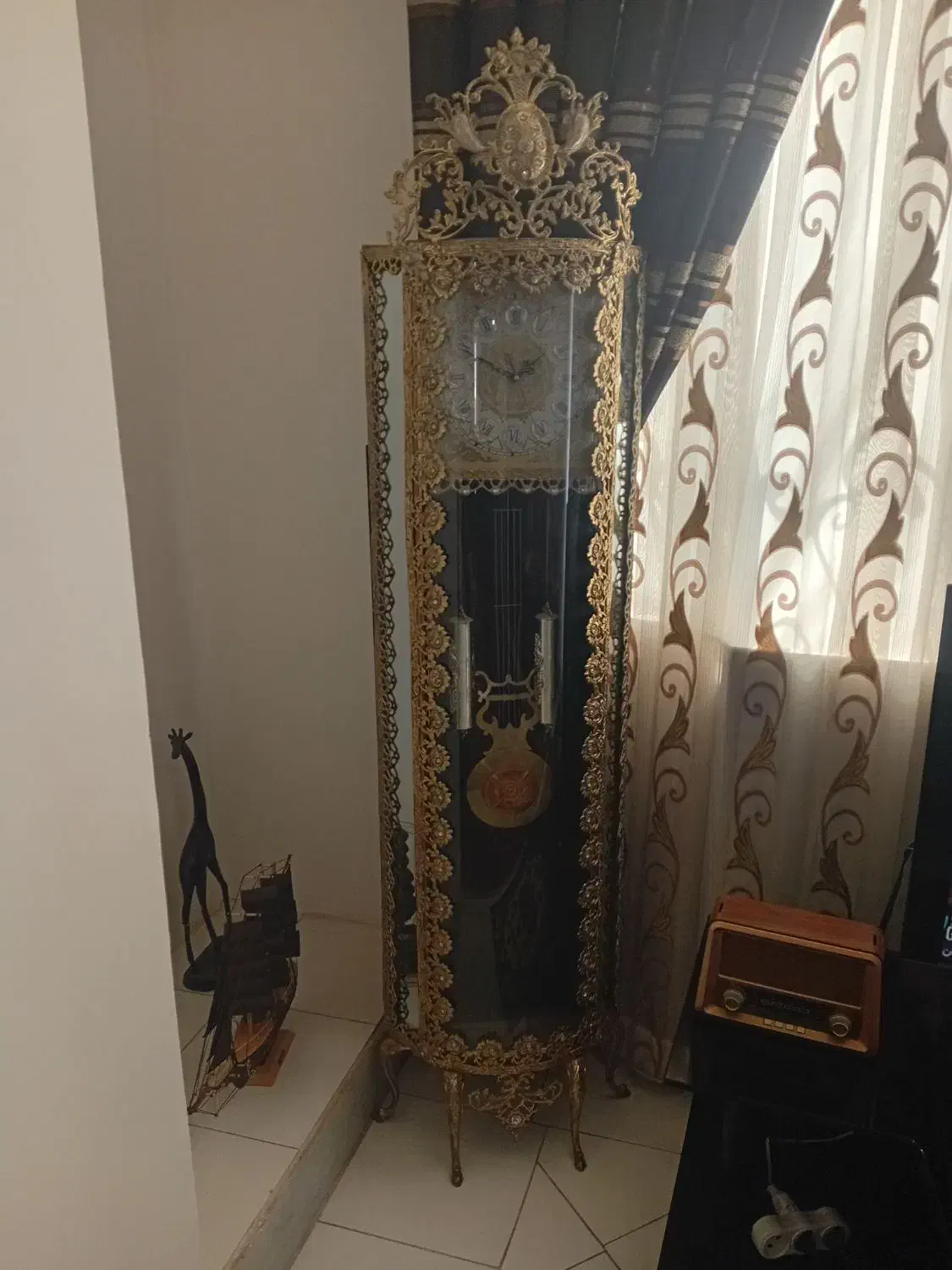 ساعت و بوفه برنجی در حد نو|مبلمان خانگی و میز عسلی|میانه, |دیوار
