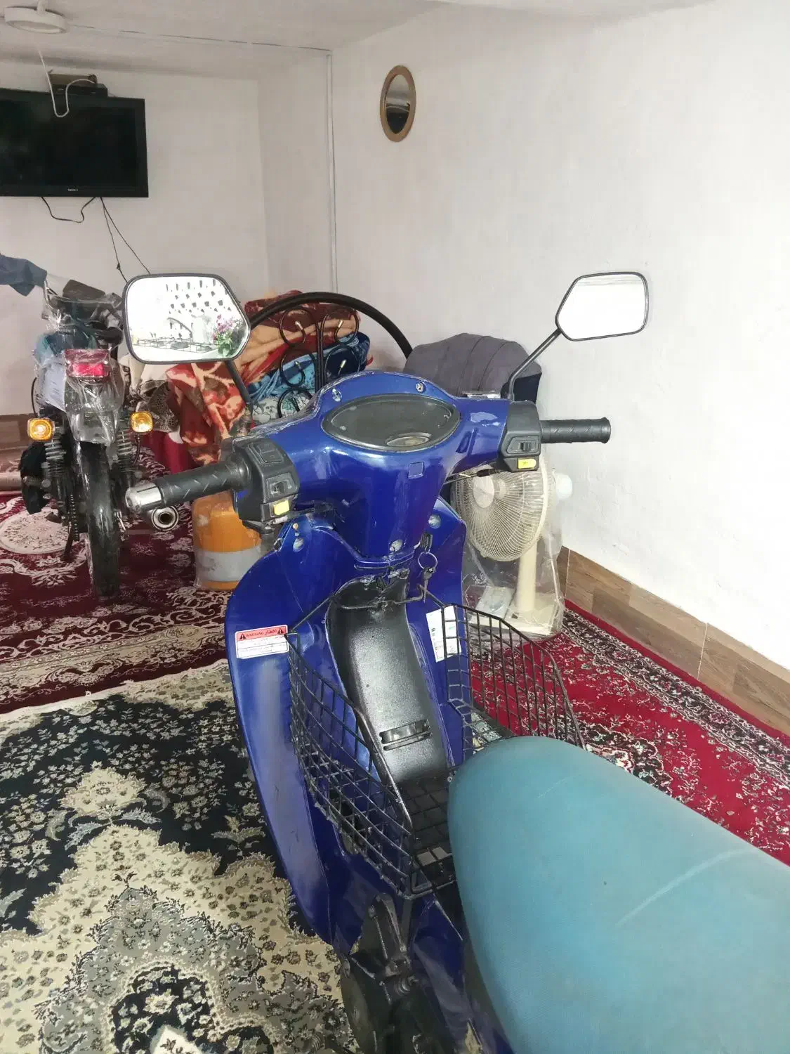 ویو ۱۲۵|موتورسیکلت|پره‌سر, |دیوار