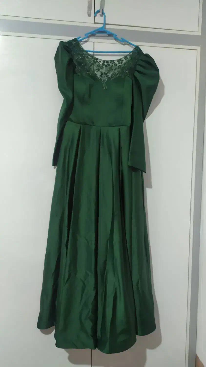 لباس مجلسی|لباس|زبرخان, |دیوار