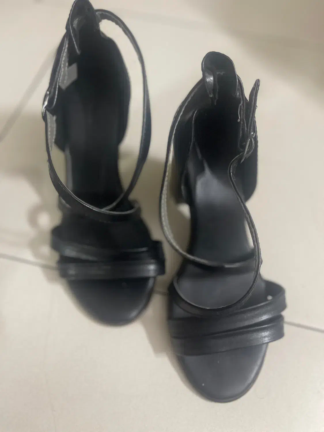 صندل سایز ۳۸ پاشنه دار|کیف، کفش، کمربند|پرند, فاز ۰|دیوار