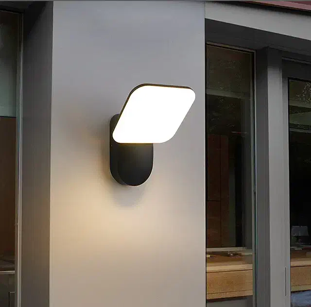 چراغ حیاطی دیواری ۲۳ وات یکسال گارانتی ضد آب|لامپ و چراغ|اصفهان, تخت فولاد|دیوار