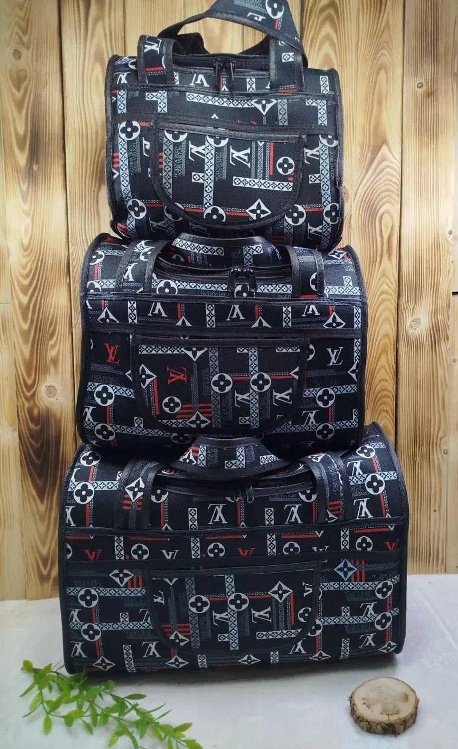 کیف|کیف، کفش، کمربند|کبودرآهنگ, |دیوار