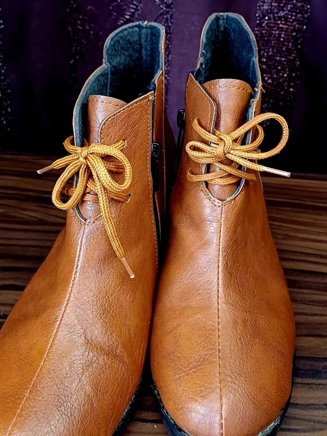 نیم بوت|کیف، کفش، کمربند|بروجن, |دیوار