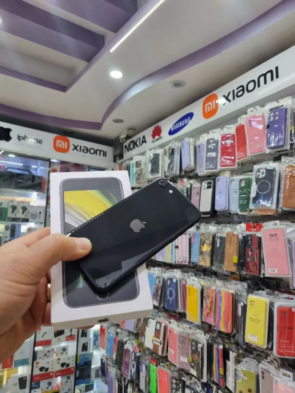 ایفون se 2020 گیگ۱۲۸ کارکرده|موبایل|صومعهسرا, |دیوار