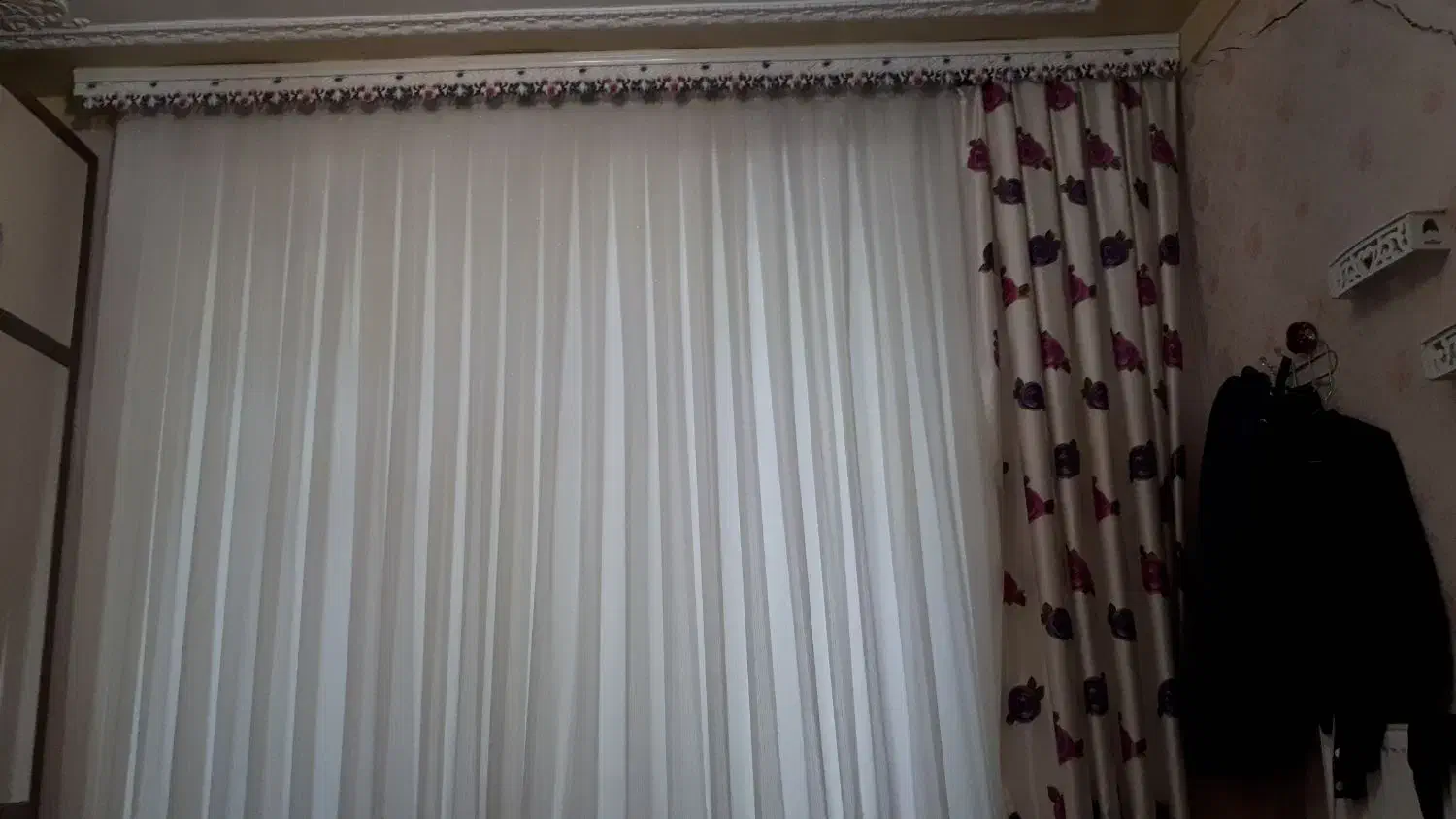 پرده سالم|پرده، رانر، رومیزی|میانه, |دیوار