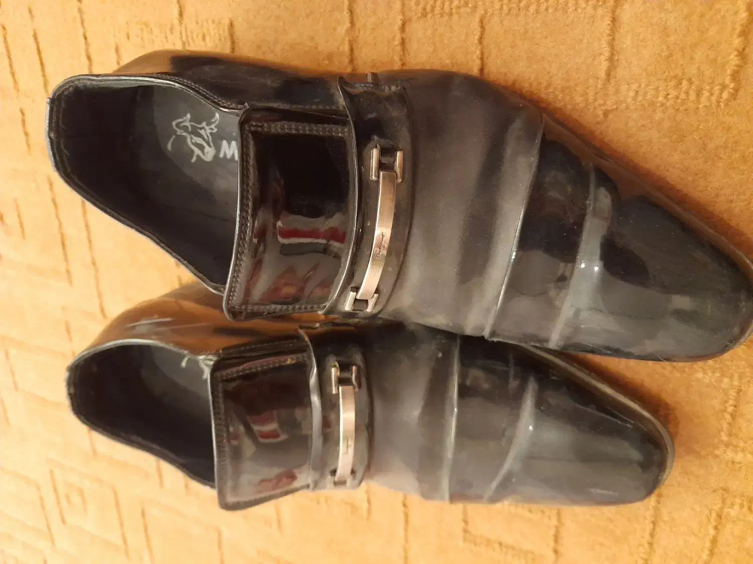 کفش|کیف، کفش، کمربند|کنگاور, |دیوار