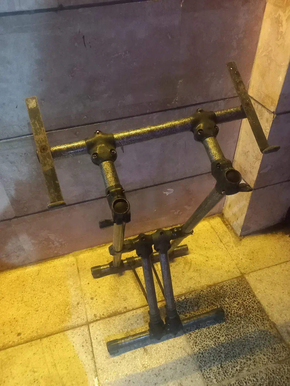 پایه نگهدارنده کیبورد.|پیانو، کیبورد، آکاردئون|شاهین‌شهر, فردوسی|دیوار