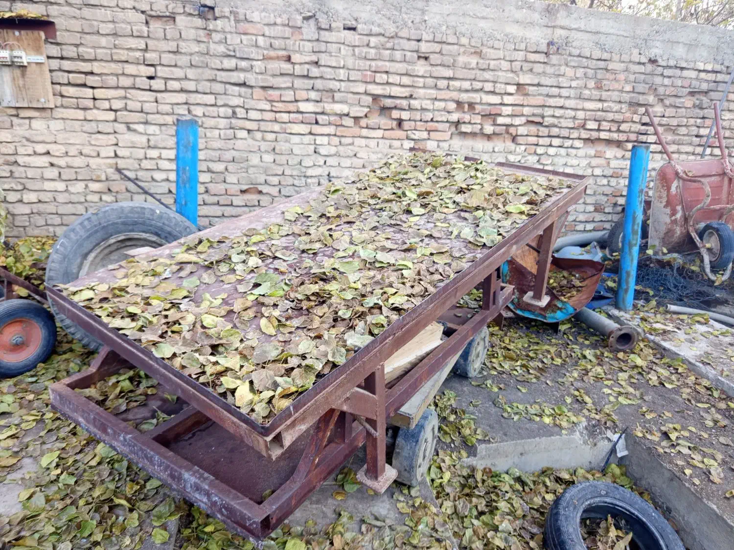 تخت نشیمن باغی|صندلی و نیمکت|ازنا, |دیوار