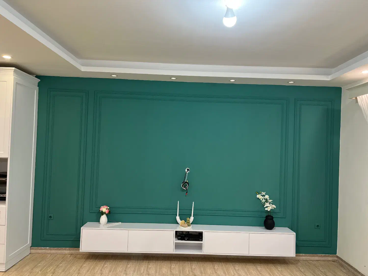 نصاب کاغذ دیواری حرفه ای و بدون کوچیکترین نقصی|خدمات پیشه و مهارت|ماسال, |دیوار