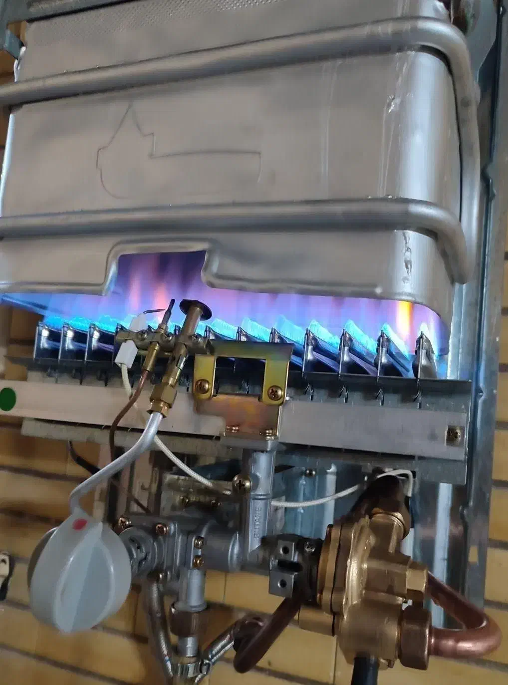 تعمیرات آبگرمکن های دیواری در اسرع وقت سیار|خدمات پیشه و مهارت|خرمشهر, |دیوار