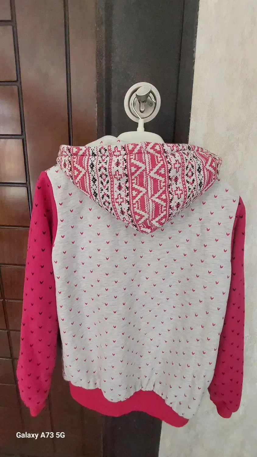 سویشرت خارجی گرم وشیک در حد نوسایز ۴۲|لباس|خرمآباد, |دیوار