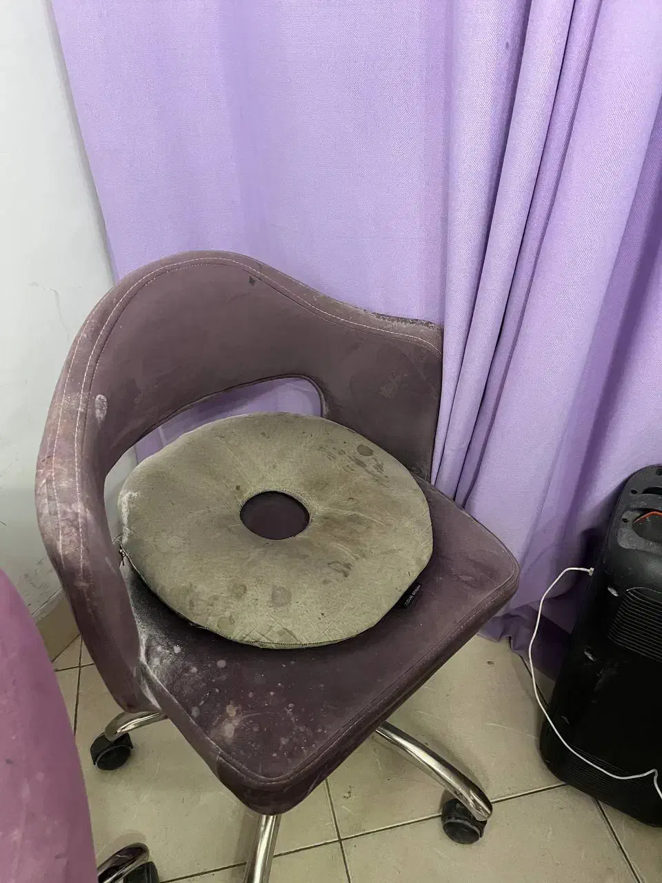 میز ناخن همراه دو عدد صندلی چرخ دار|آرایشگاه و سالن‌های زیبایی|سمنان, |دیوار