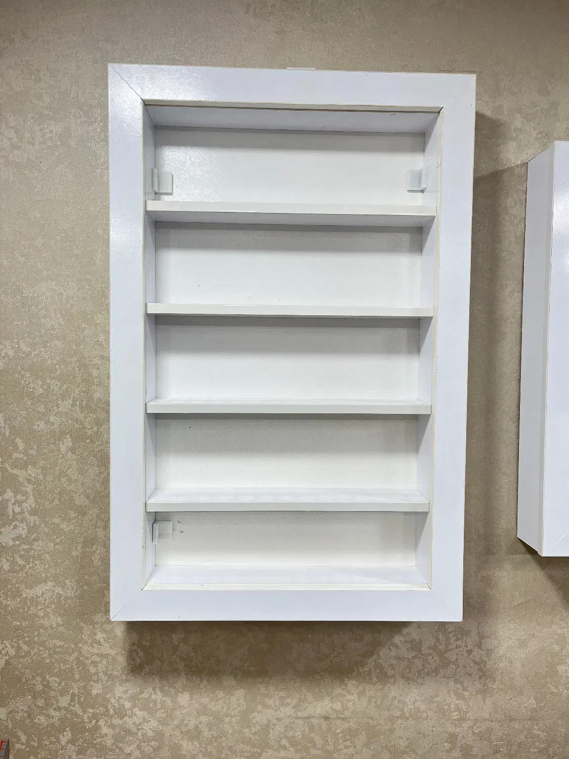 استند لاکژل|آرایشگاه و سالن‌های زیبایی|رشت, ساغری سازان|دیوار