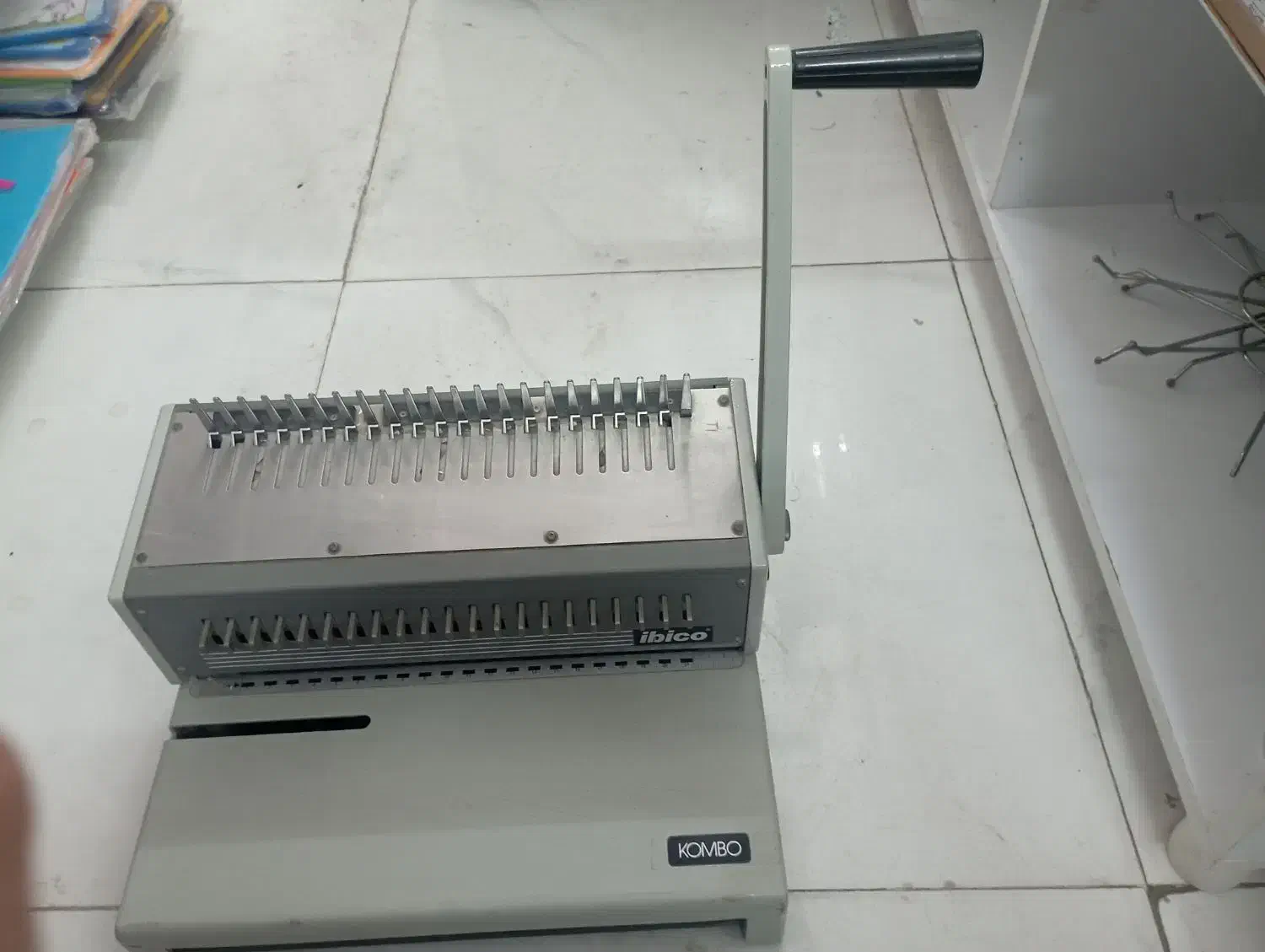 دستگاه پانچ و سیمی کتاب|لوازم التحریر|گنبد کاووس, |دیوار