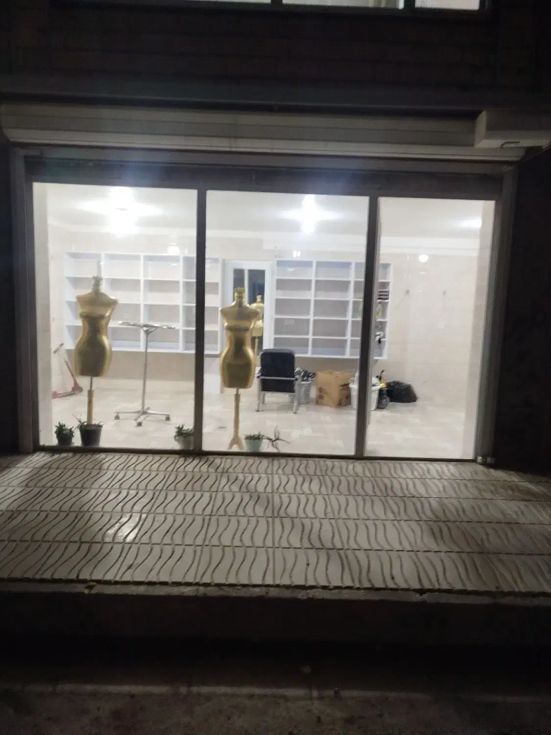 اجاره مغازه یا فروش وسایل|اجارهٔ مغازه و غرفه|دهگلان, |دیوار