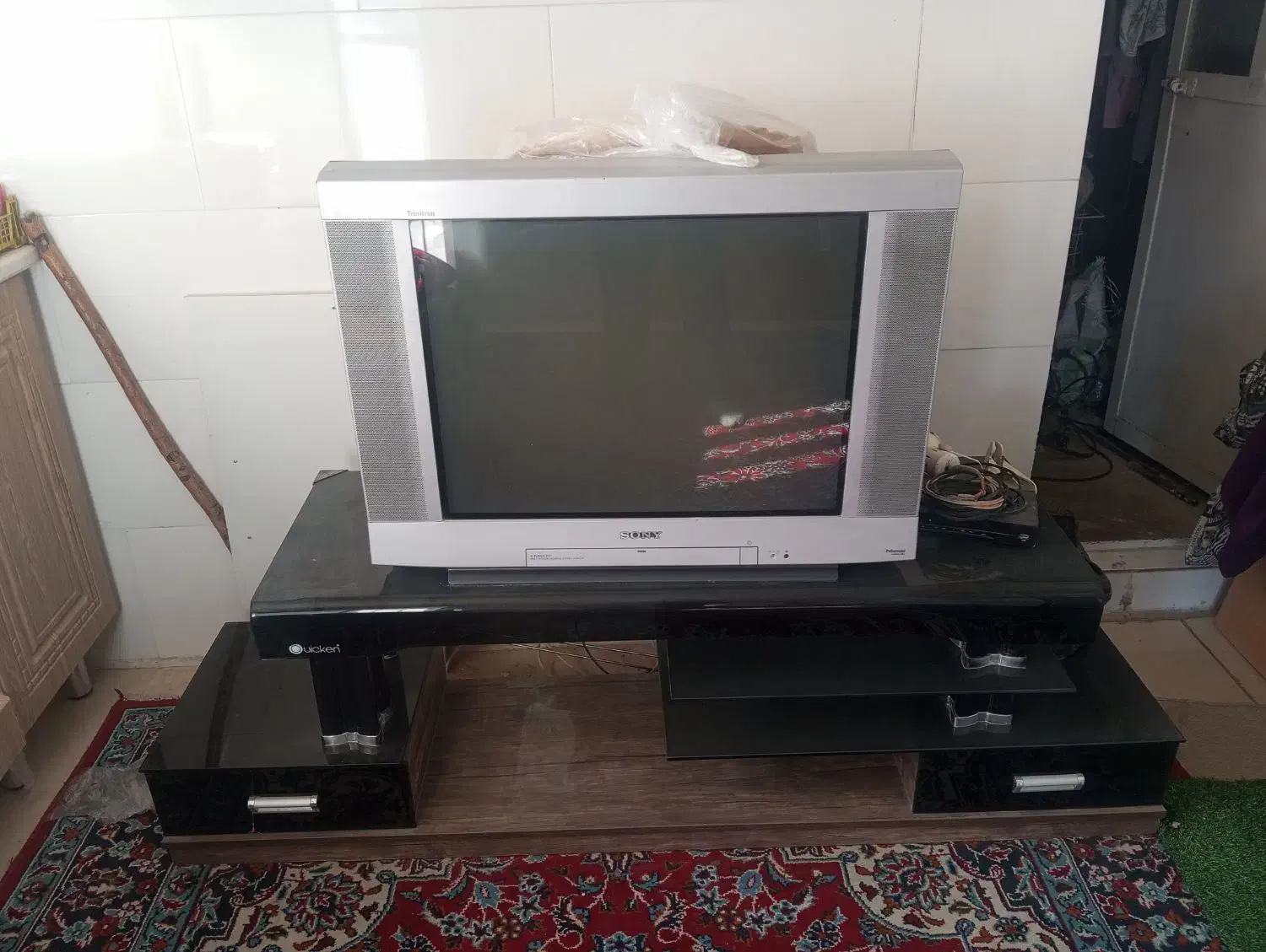 تلویزیون و میز شیشه‌ای و یخچال|تلویزیون و پروژکتور|شیراز, شهرک سعدی|دیوار