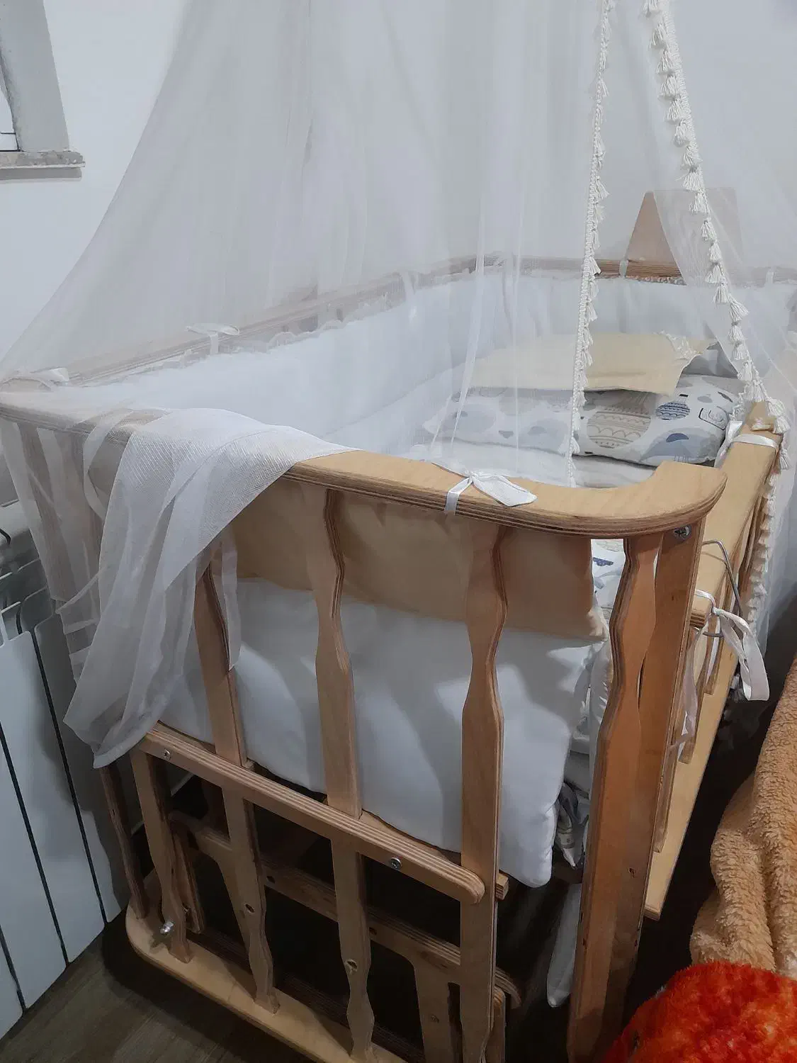 تخت نوزاد در حد نو|تخت و سرویس خواب|پیربازار, |دیوار