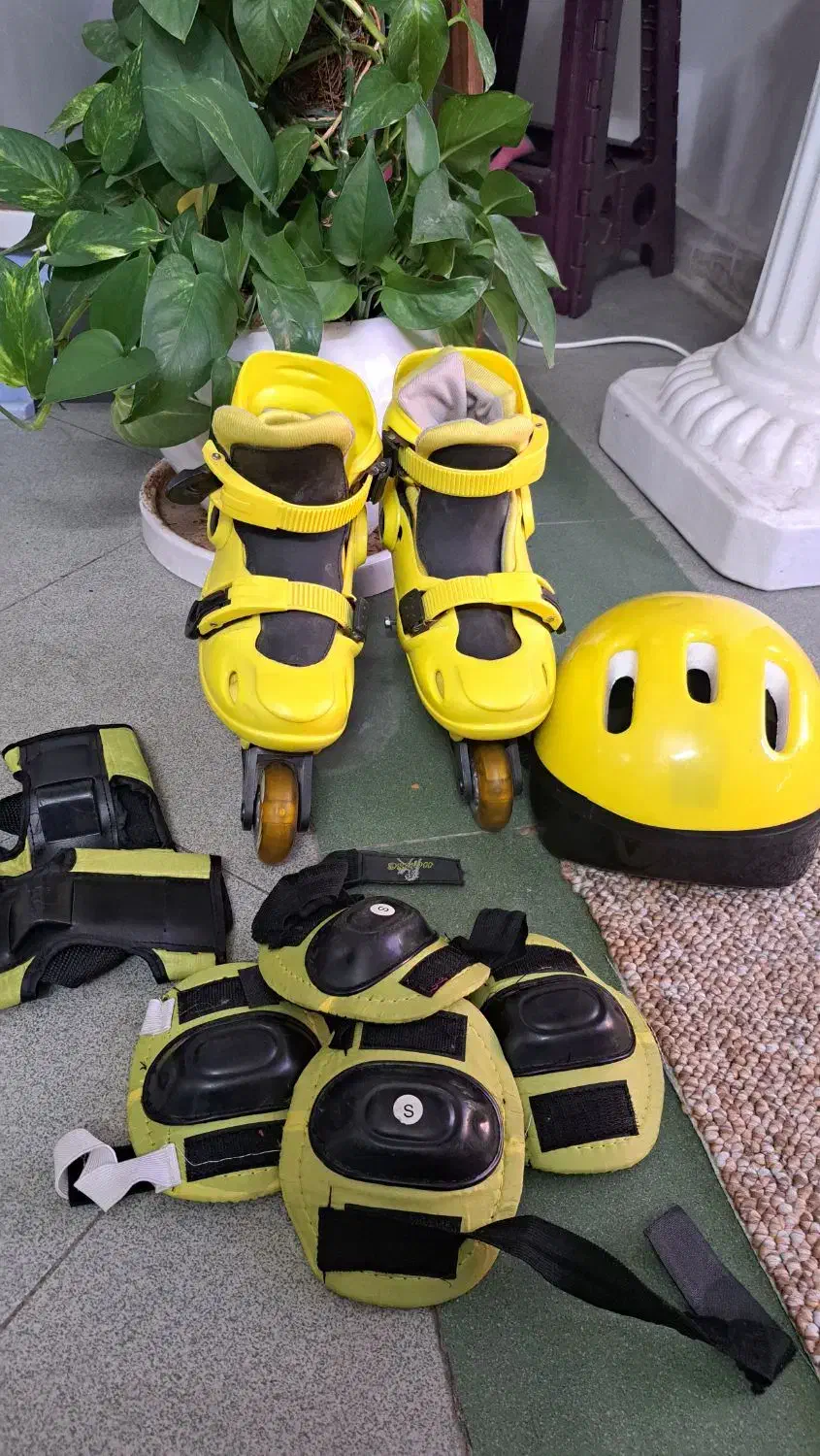 دو جفت کفش اسکیت با لوازم جانبی، تمیز و سالم|دوچرخه، اسکیت، اسکوتر|شیراز, قدوسی شرقی|دیوار