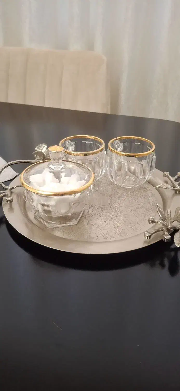 ۱۲ عدد چایی خوری لب طلایی و ۴ تا قندون لب طلایی|ظروف سرو و پذیرایی|سنقر, |دیوار