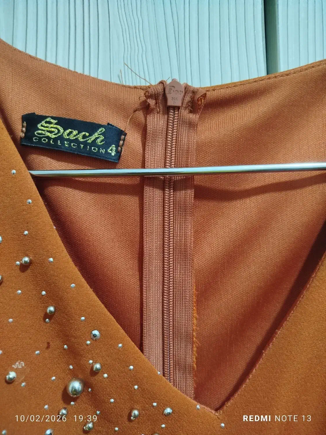 لباس مجلسی|لباس|مشهد, امیر|دیوار