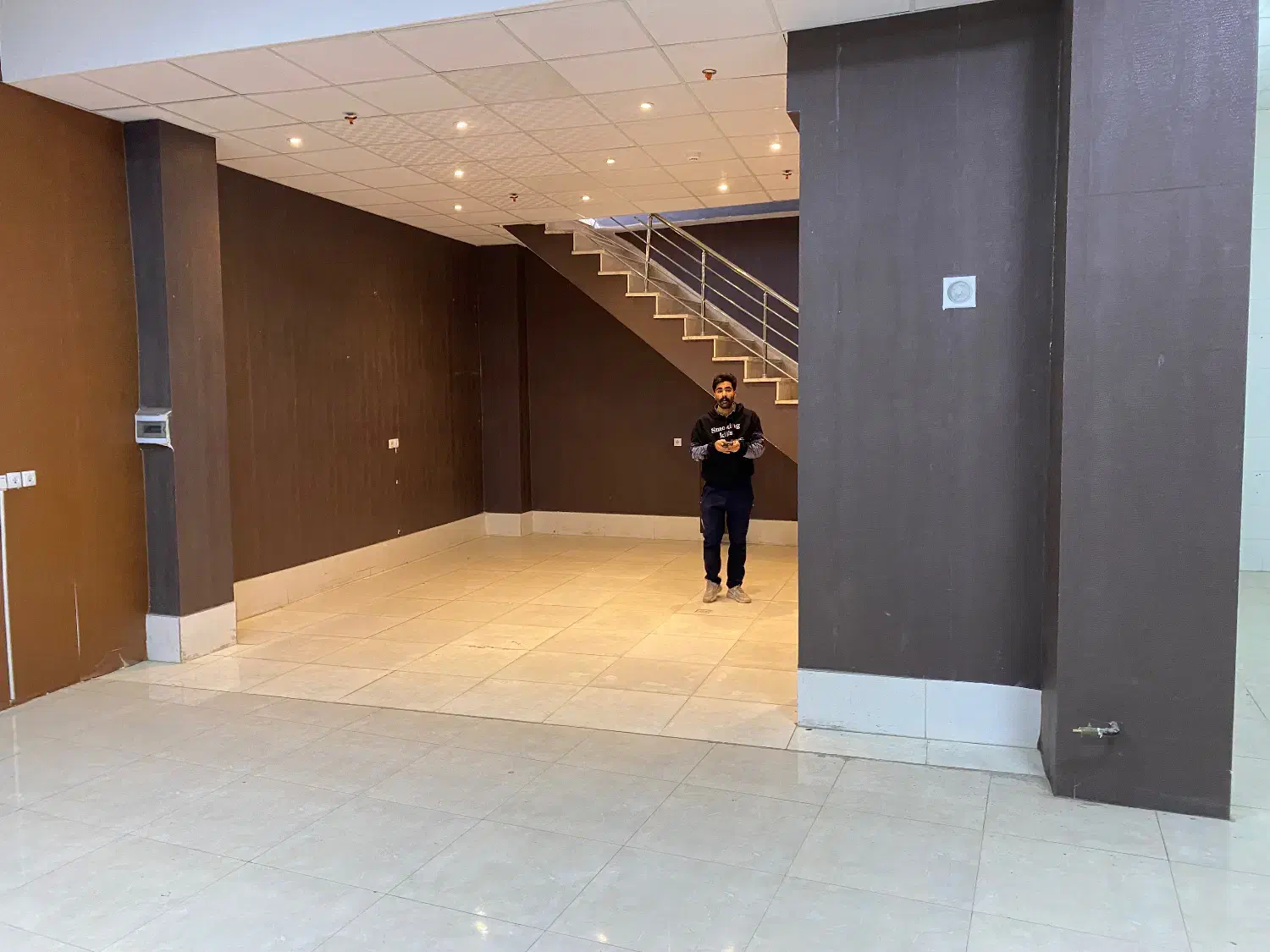 اجاره مغازه ۱۸۰ متری حاشیه خیابان نرجسیه زیر زمین|اجارهٔ مغازه و غرفه|نیشابور, فردوس شمالی|دیوار