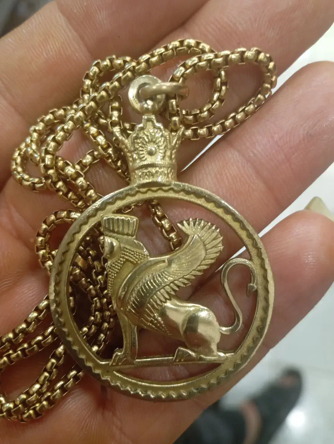 گردن اویز قدیمی|کلکسیون اشیاء عتیقه|شیراز, فرگاز|دیوار