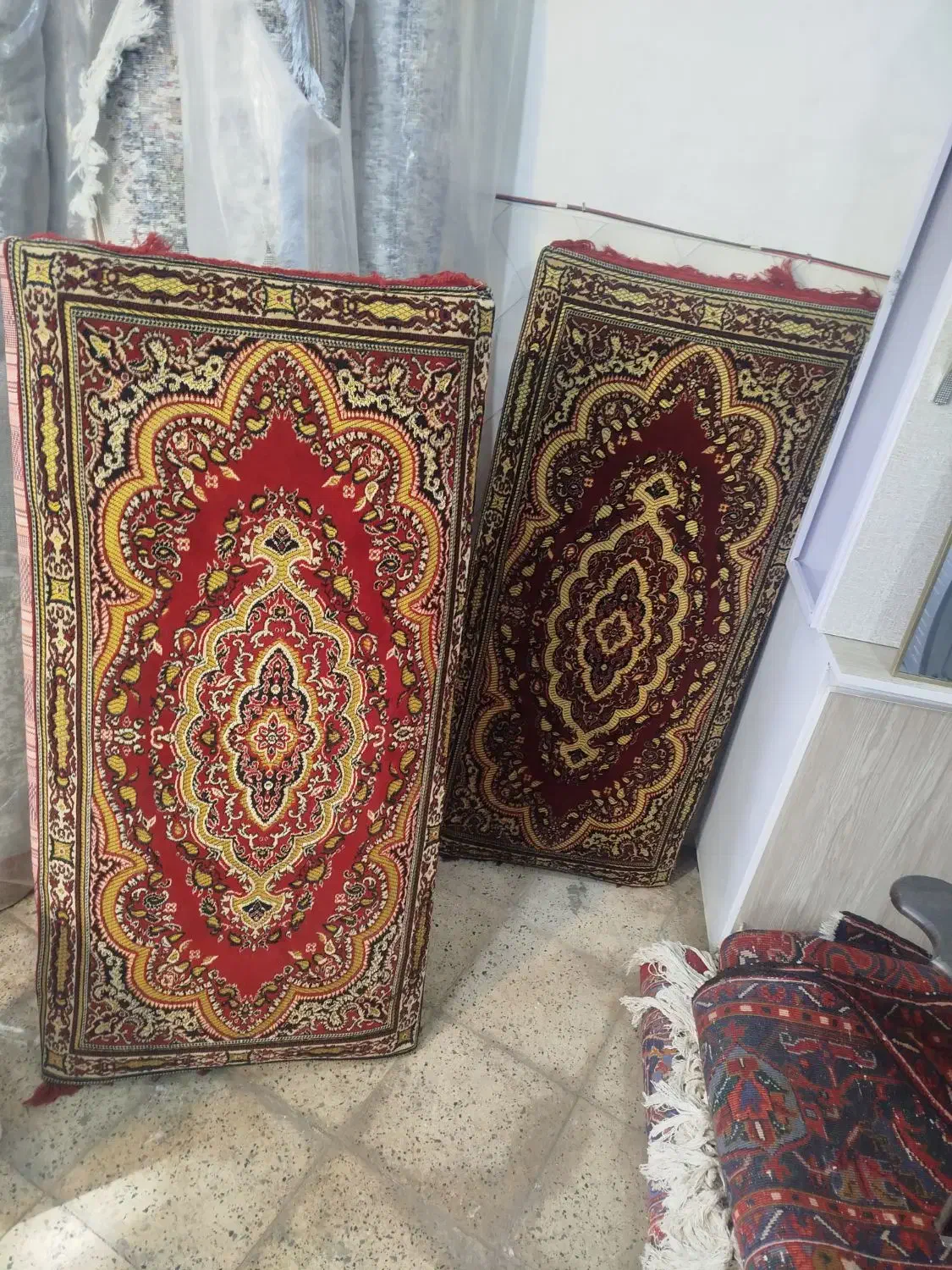 یک جفت پشتی سالم در حد نو|پشتی|میانه, |دیوار