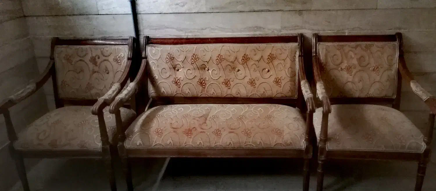 مبل نیم ست|مبلمان خانگی و میز عسلی|اصفهان, قلعه طبره|دیوار