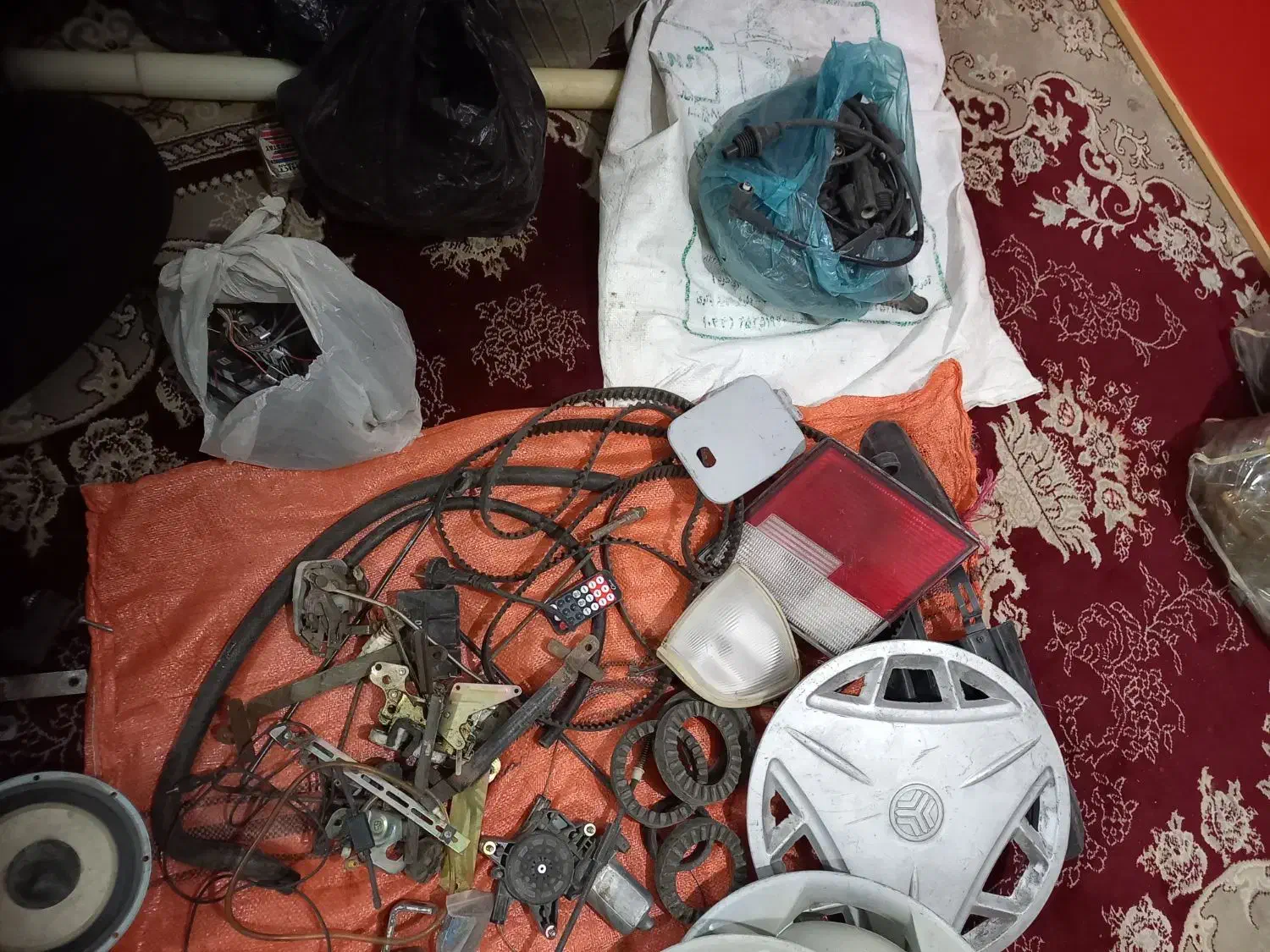 یک خورده لوازم ماشین|قطعات یدکی و لوازم جانبی|مشهد, شهرک مهر آباد|دیوار