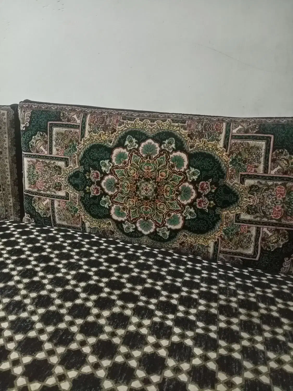 پشتی نونو|پشتی|مشهد, سپاد|دیوار