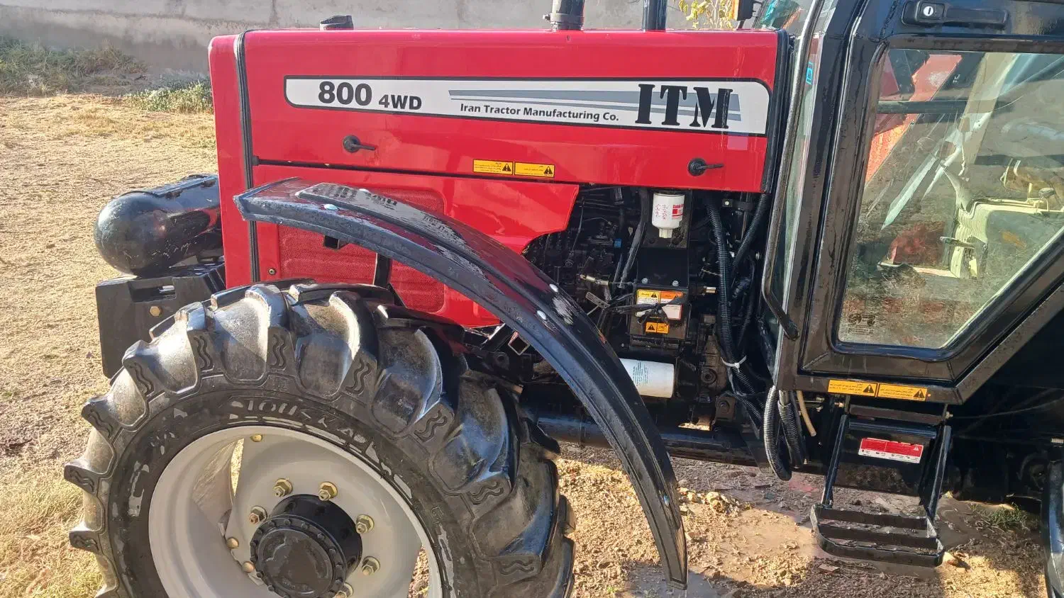 تراکتور ۸۰۰ کابین دار|خودرو سنگین|شاهین دژ, |دیوار