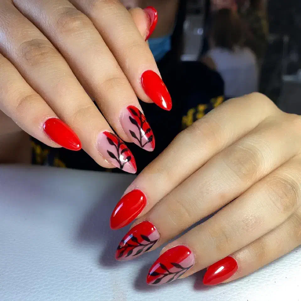 خدمات تخصصی کاشت ناخن با تخفیف ویژه|خدمات آرایشگری و زیبایی|اصفهان, الهیه|دیوار