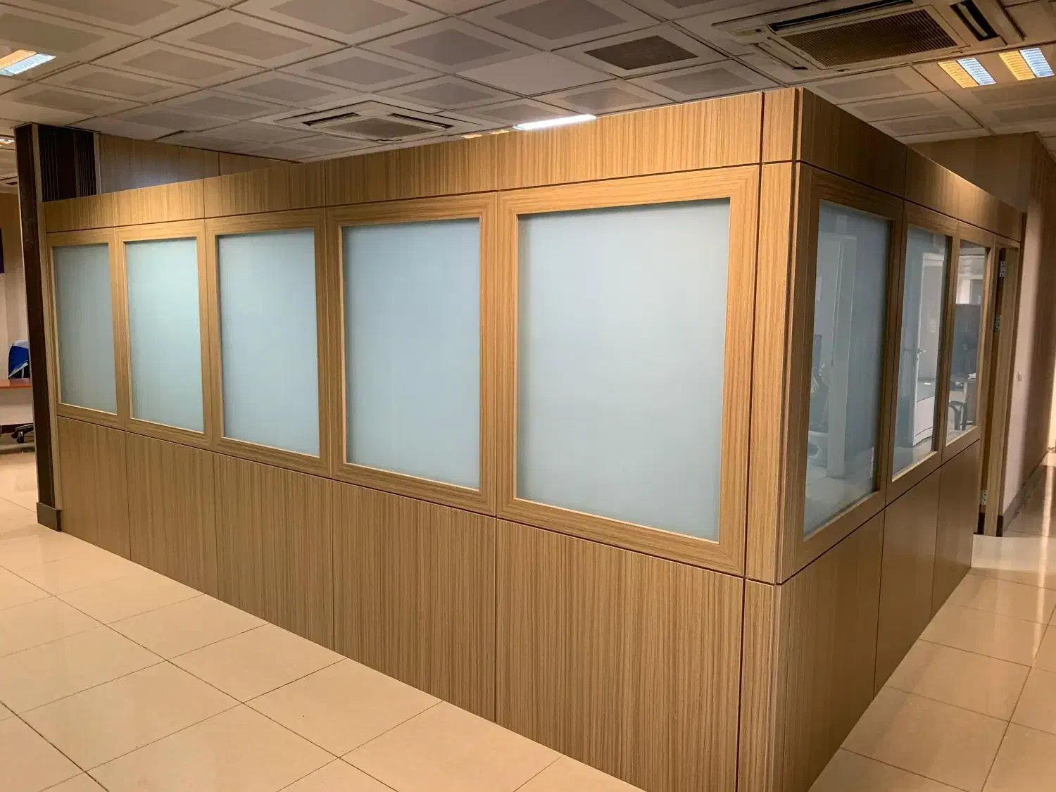 پارتیشن اداری،درب کشویی چرمی(ویدیو)|دفتر کار|مشهد, چهارچشمه|دیوار