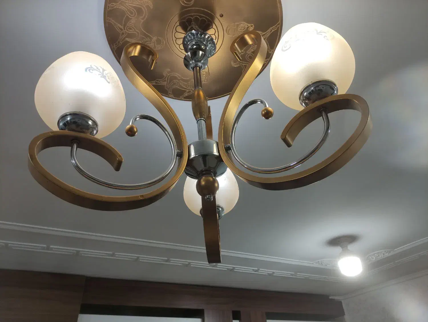 لوستر کاملا سالم در حد نو|لوستر و چراغ آویز|دورود, |دیوار