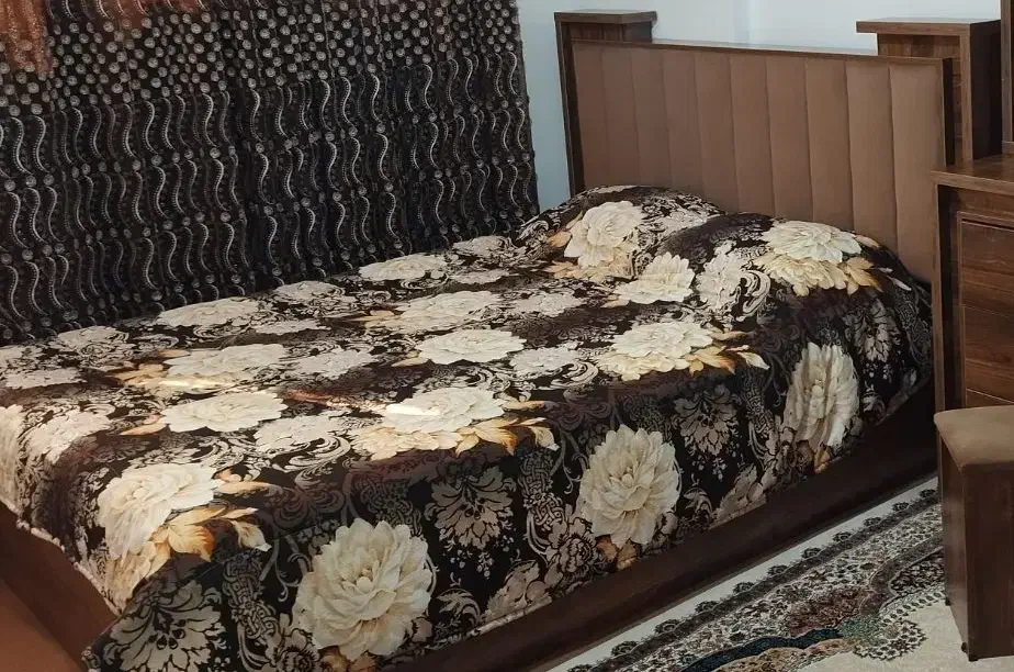 سرویس تخت خواب دو نفره|تخت و سرویس خواب|صدرا-فارس, فاز ۱|دیوار