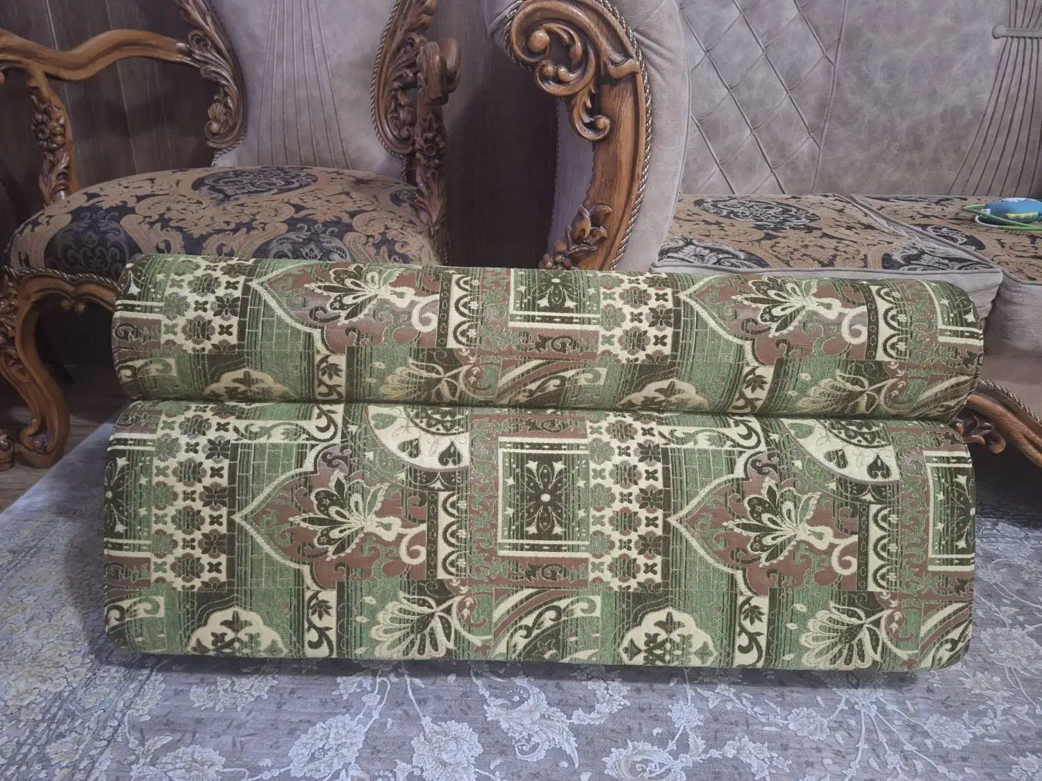 پشتی کاملا نو|پشتی|فولادشهر, B2|دیوار