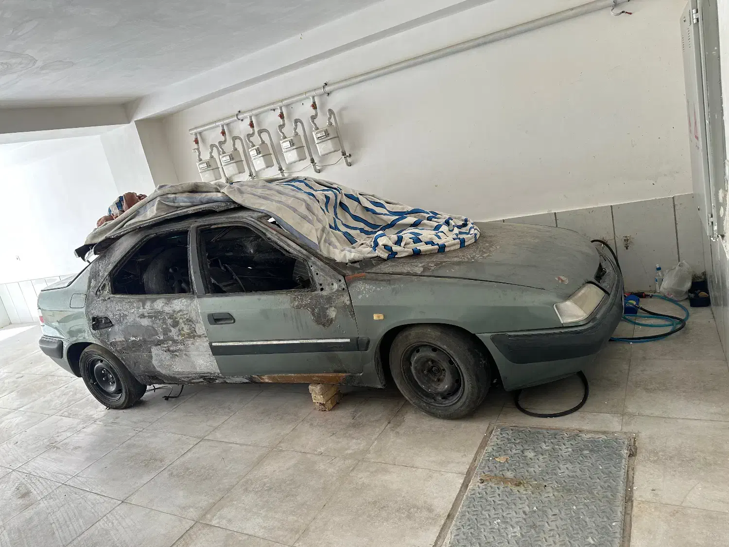 زانتیا مدل ۸۳ فقط داخلی سوخته موتور گیربکس سالم|خودرو سواری و وانت|بیرجند, |دیوار