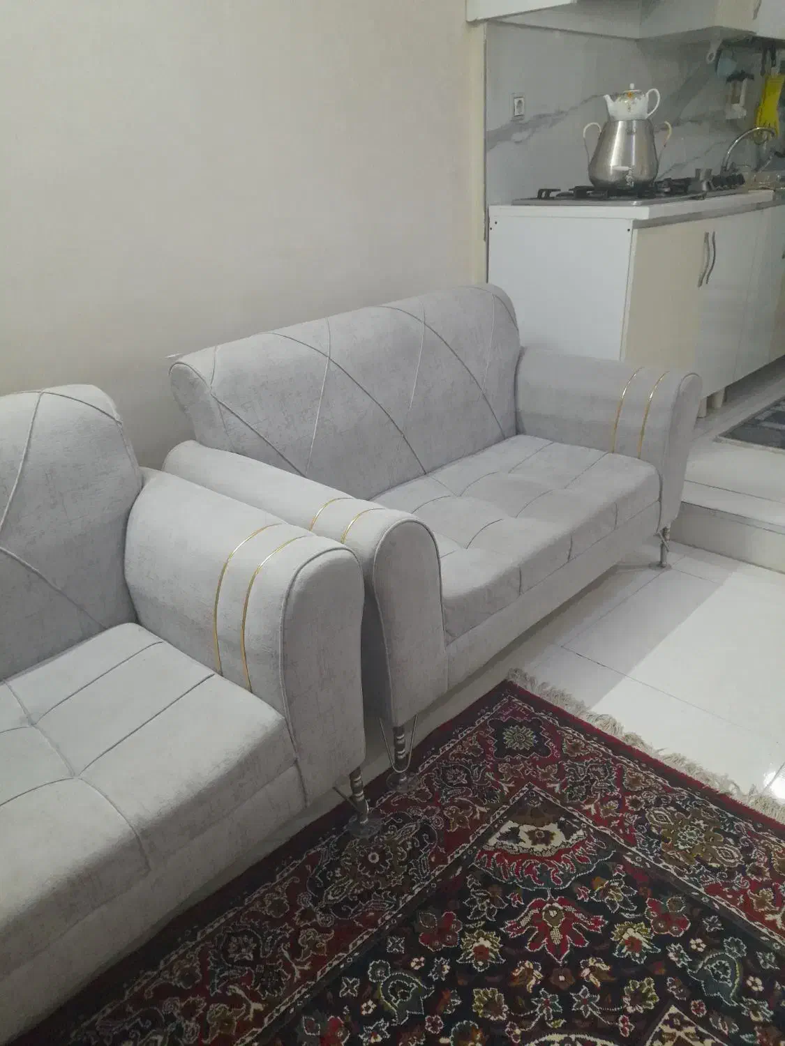 یک دست مبل هفت نفره رنگ. طوسی کرم|مبلمان خانگی و میز عسلی|همدان, |دیوار