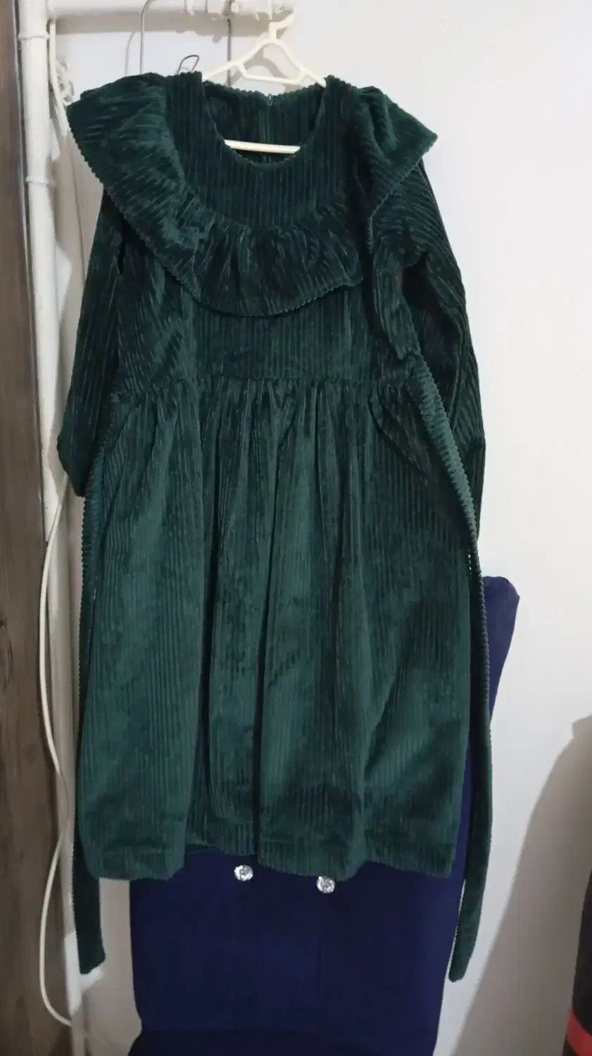 پیراهن سبز|لباس|ساوه, |دیوار