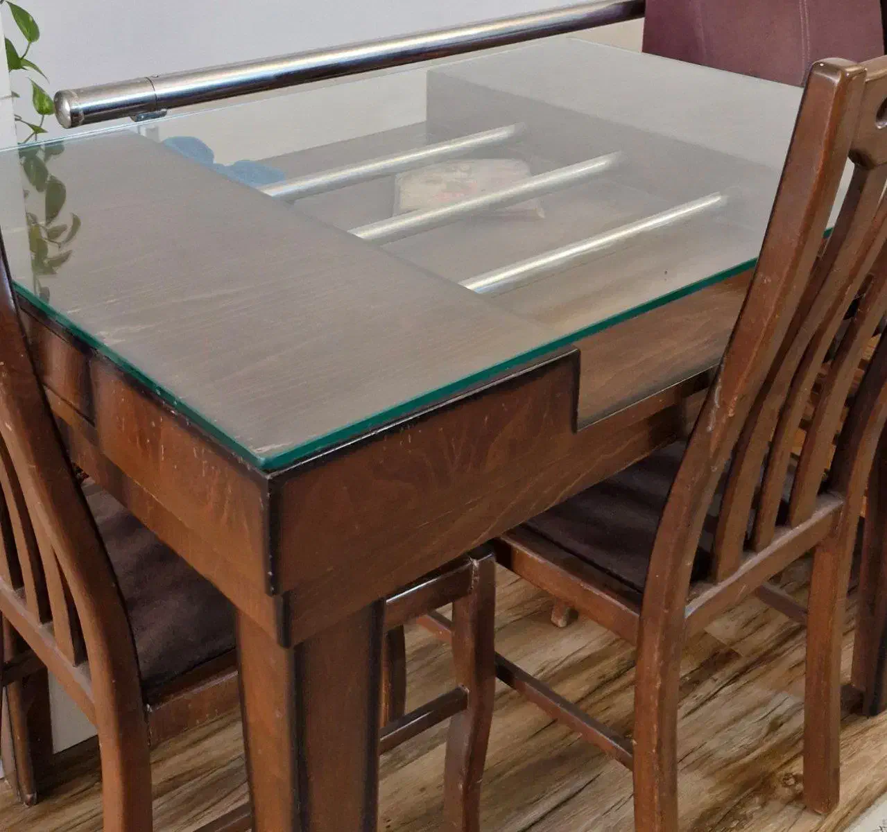 میز نهار خوری ۴ نفره چوبی|میز و صندلی غذاخوری|نیشابور, هفده شهریور|دیوار