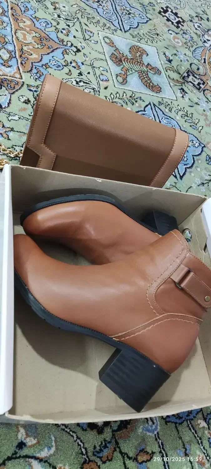 نیم بوت سایز ۴۰وکیف هردورنگ عسلی مارک چرم کروکو|کیف، کفش، کمربند|کرج, حاجی آباد|دیوار