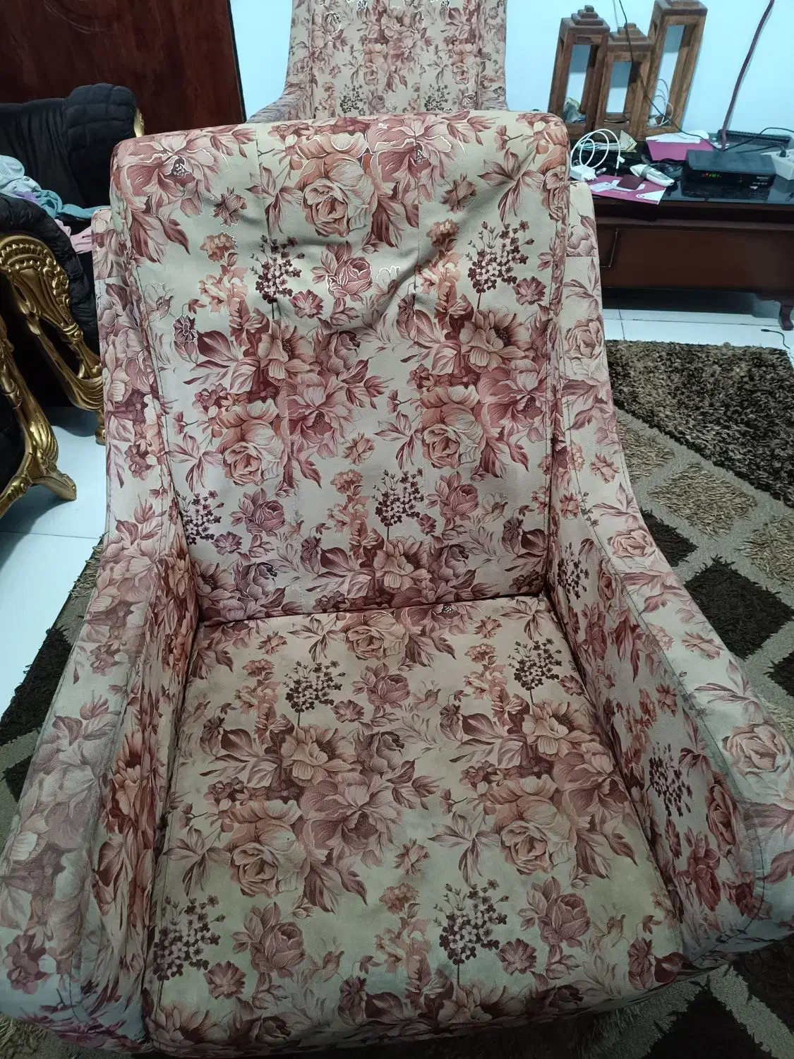 مبل 7 نفره رایگان|مبلمان خانگی و میز عسلی|رشت, دیانتی|دیوار