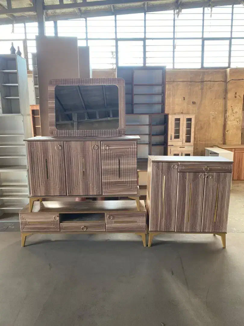 ست کنسول و آینه سرویس چوبی جهیزیه اینه کنسول|بوفه، ویترین، کنسول|تهران, شهید رجایی|دیوار