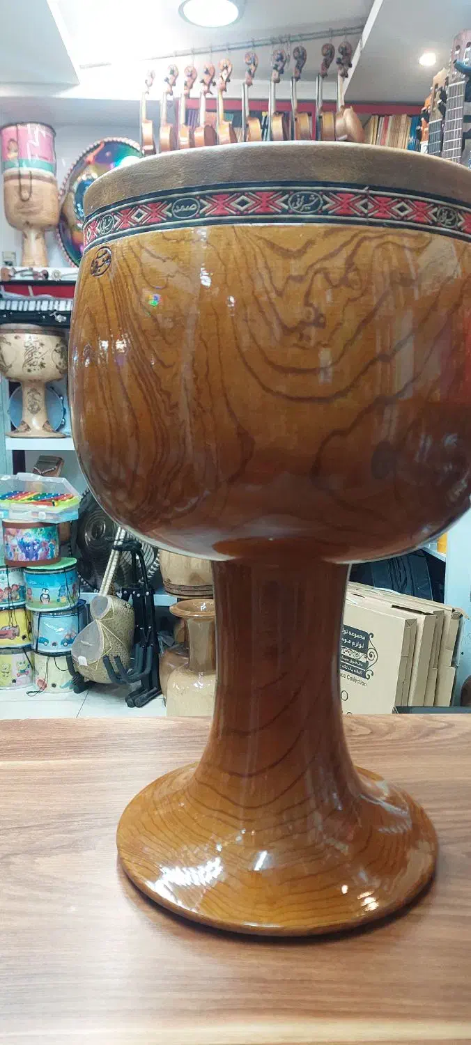 تمبک شیرانی چوب زبون گنجشک|سازهای سنتی|اصفهان, باغ نگاره|دیوار