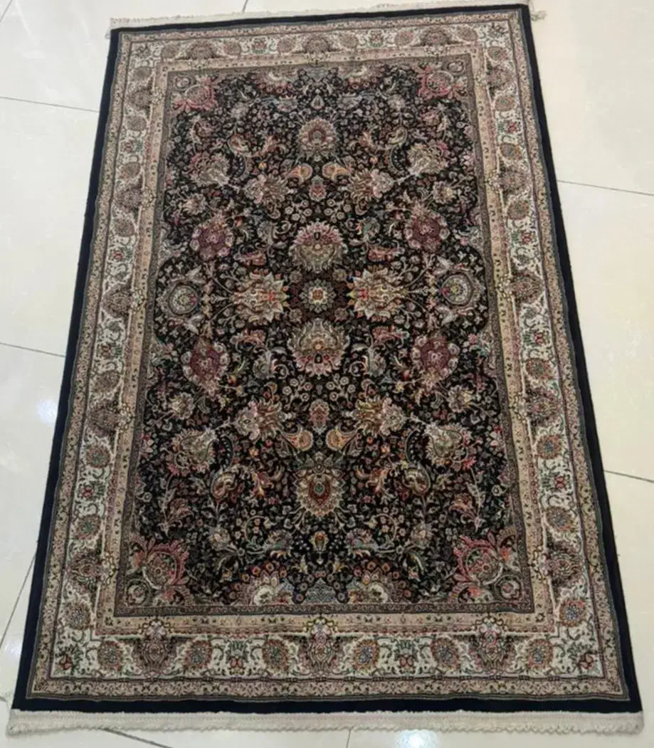 دوعدد فرش ۶ متری و یک عدد ۱.۵ متری(۱۰۰۰شانه)|فرش|رشت, چمارسرا|دیوار