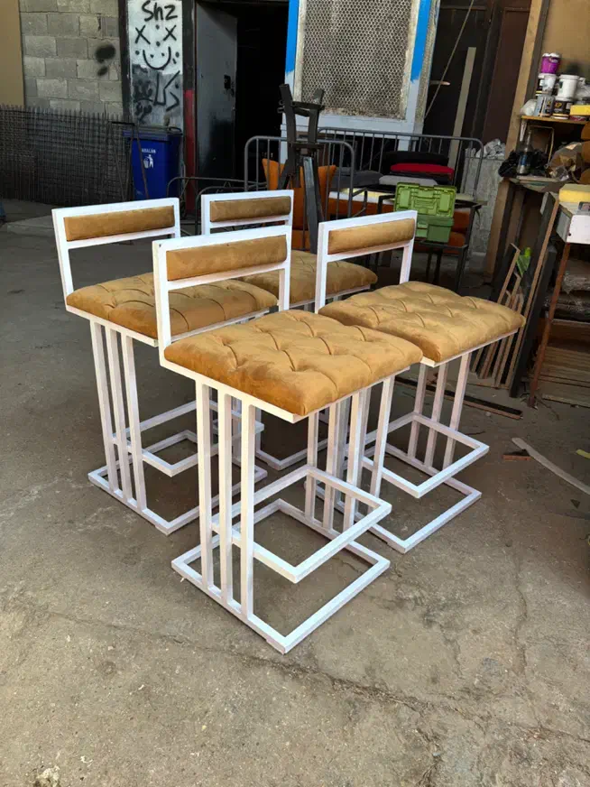 صندلی سه خط|صندلی و نیمکت|شیراز, کوزه گری|دیوار