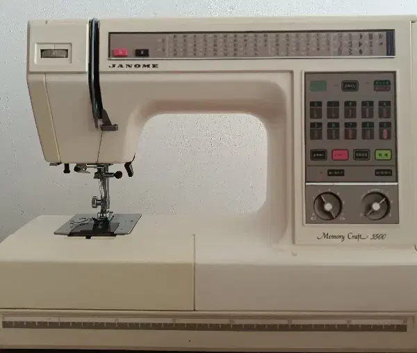 چرخ خیاطی ژانومه|چرخ خیاطی و ریسندگی|فولادشهر, B4|دیوار